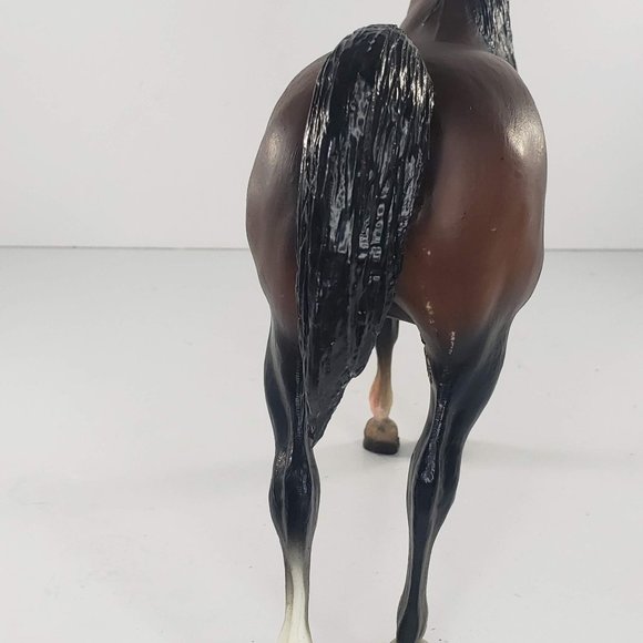 Breyer Horse Proud Arabian Stallion Witez II #212 Mahogany Bay - Picture 8 of 13